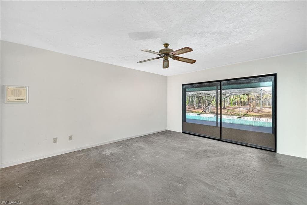 6811 Sandalwood LN-19