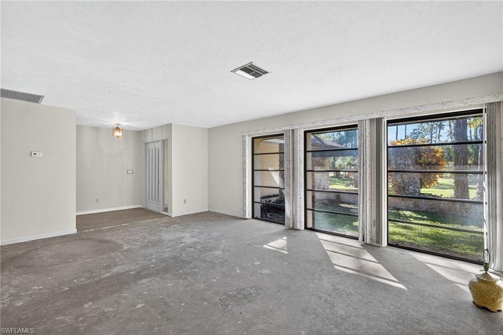 6811 Sandalwood LN-8