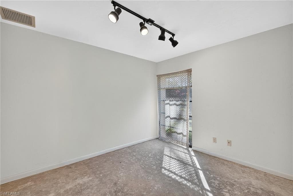 6811 Sandalwood LN-23