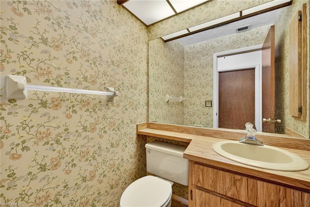 6811 Sandalwood LN-32