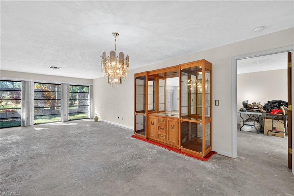 6811 Sandalwood LN-13