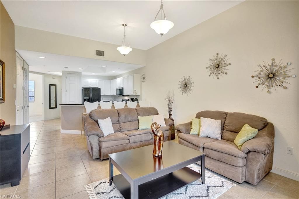 13651 Julias WAY 1427-4