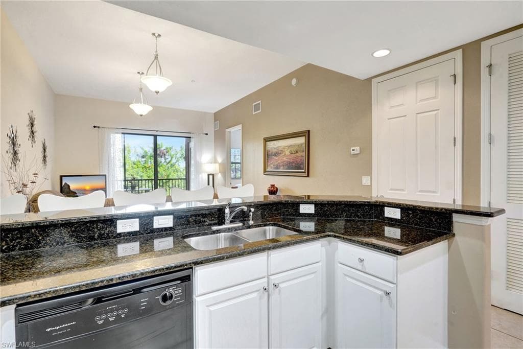 13651 Julias WAY 1427-10