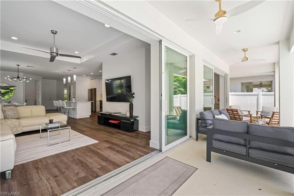 1100 Steeves AVE, NAPLES FL 34104-11