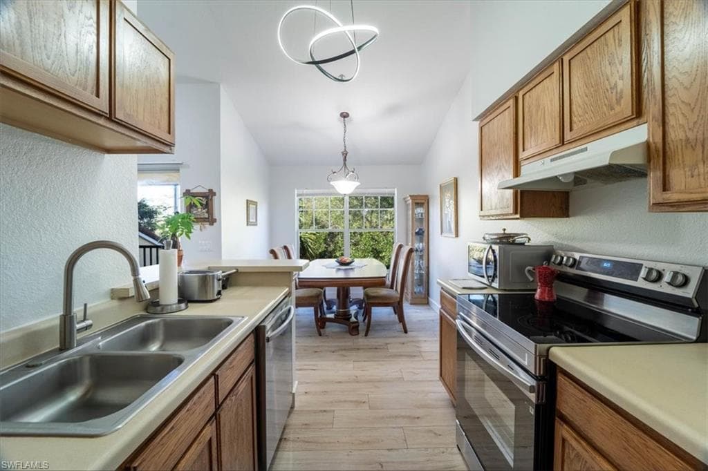 7925 Preserve CIR # 333, NAPLES FL 34119-5