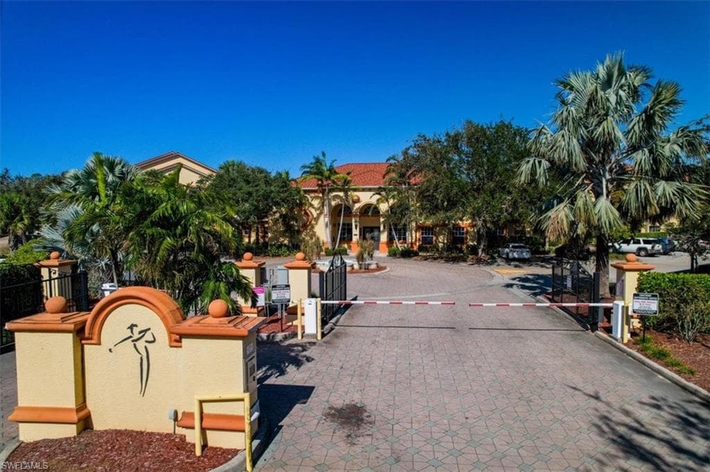 7925 Preserve CIR # 333, NAPLES FL 34119-21