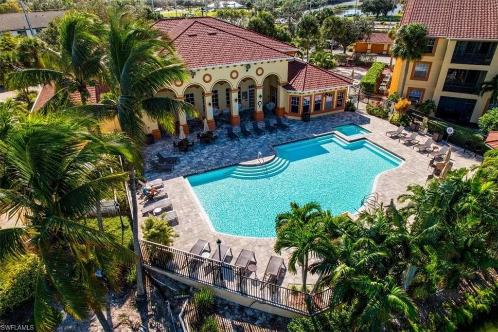 7925 Preserve CIR # 333, NAPLES FL 34119-19