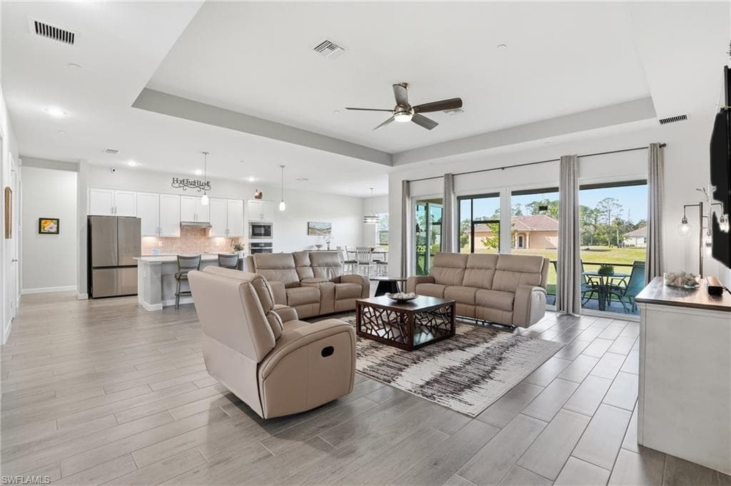 17040 Serengeti CIR, ALVA FL 33920-1