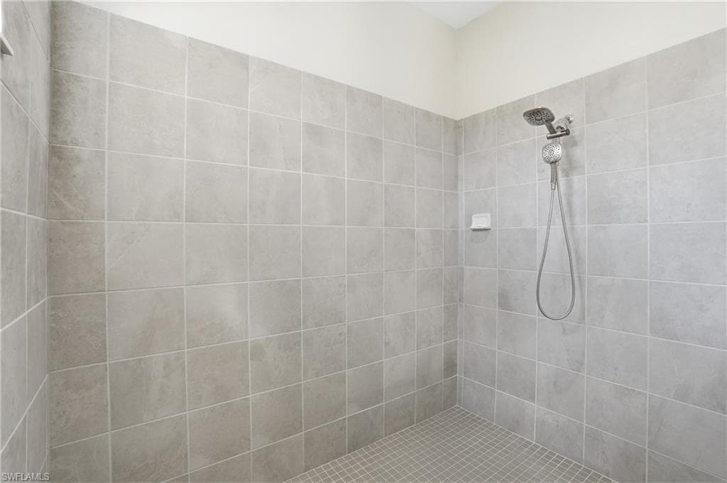 17040 Serengeti CIR, ALVA FL 33920-21