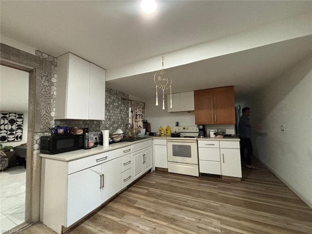 8326 Breeze DR, NORTH FORT MYERS FL 33917-3