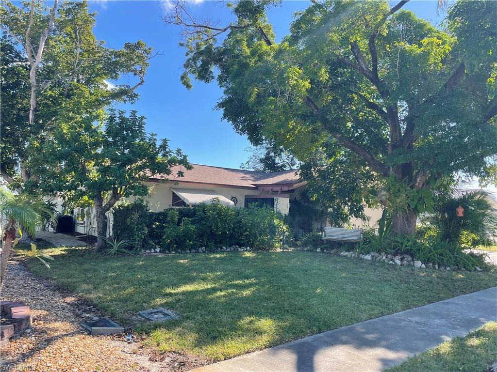 6335 Hofstra CT W, FORT MYERS FL 33919-25