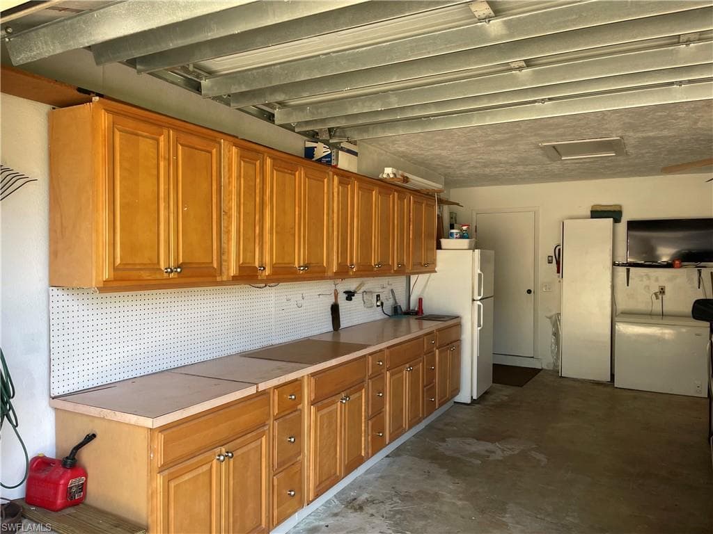 6335 Hofstra CT W, FORT MYERS FL 33919-24