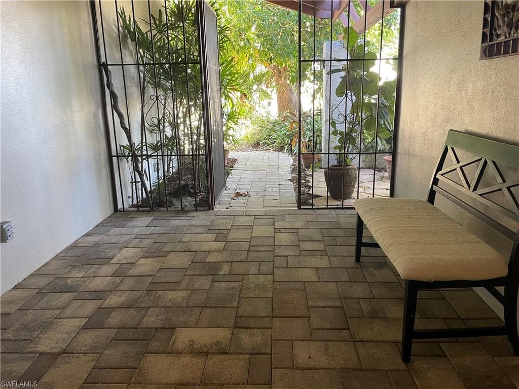 6335 Hofstra CT W, FORT MYERS FL 33919-3