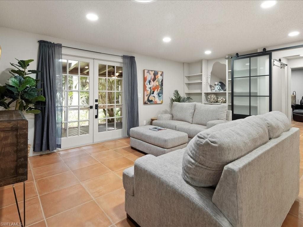1046 Sperling AVE-5