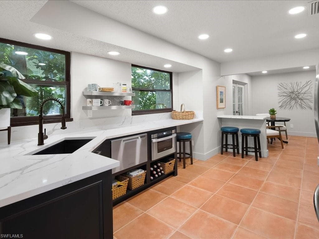1046 Sperling AVE-2