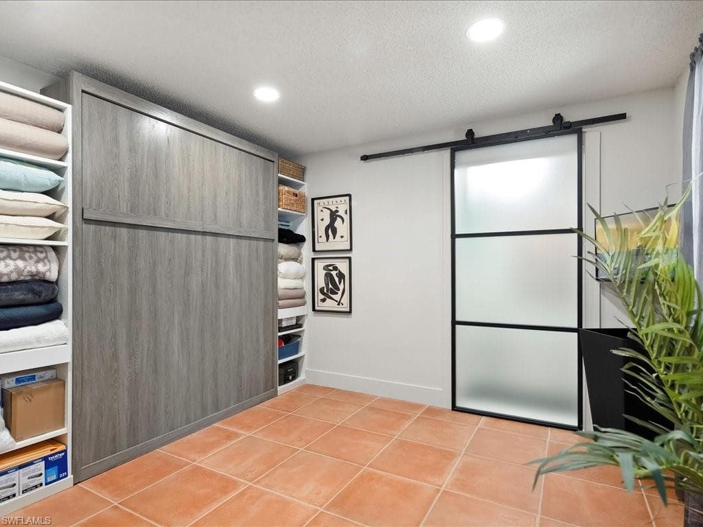 1046 Sperling AVE-14