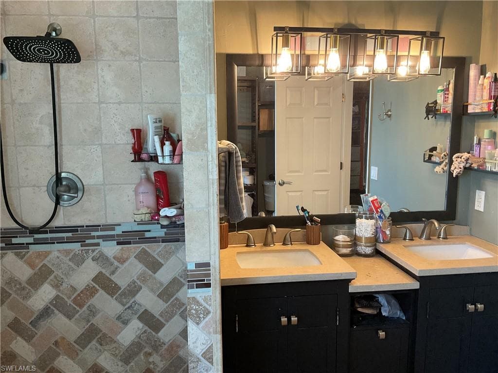 6715 Willow Lake CIR, FORT MYERS FL 33966-17