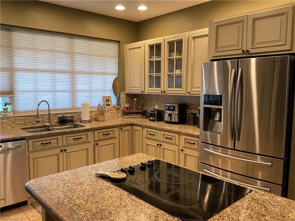 6715 Willow Lake CIR, FORT MYERS FL 33966-7