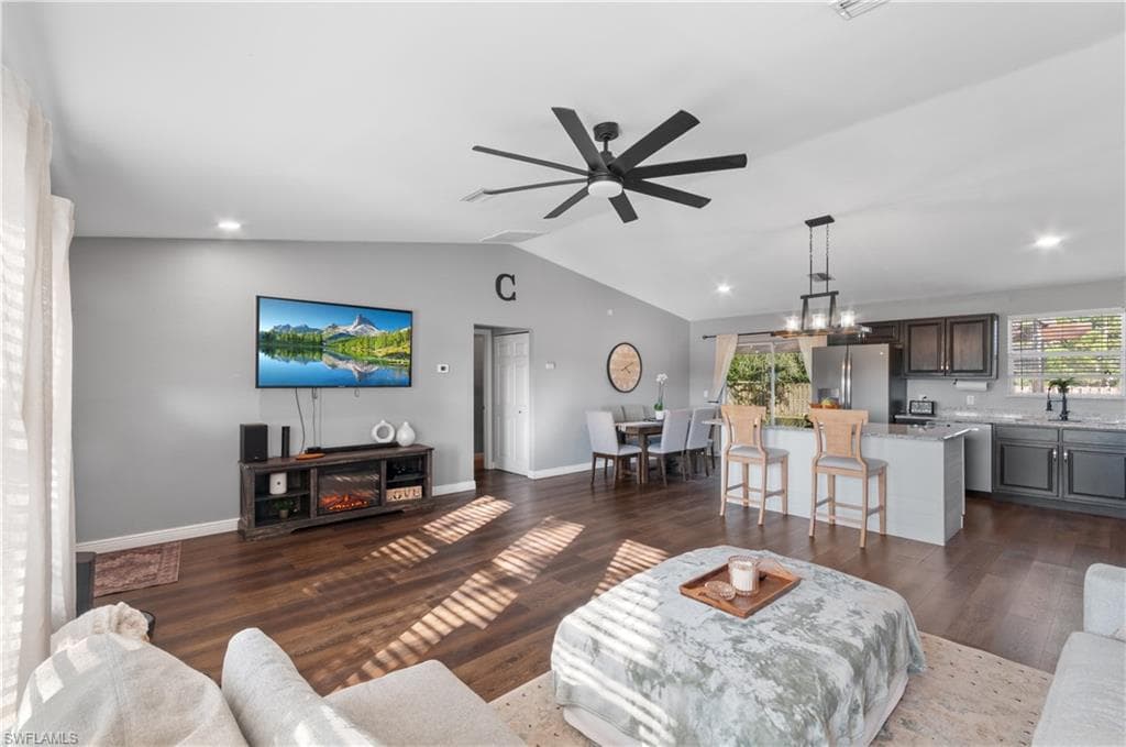 3300 Valencia DR, NAPLES FL 34120-5