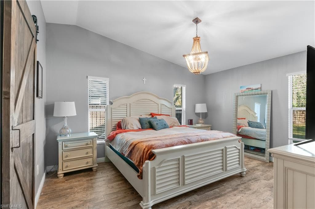 3300 Valencia DR, NAPLES FL 34120-12