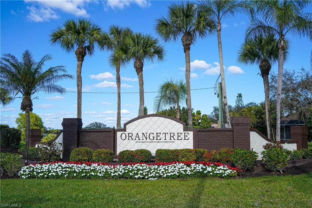3300 Valencia DR, NAPLES FL 34120-25
