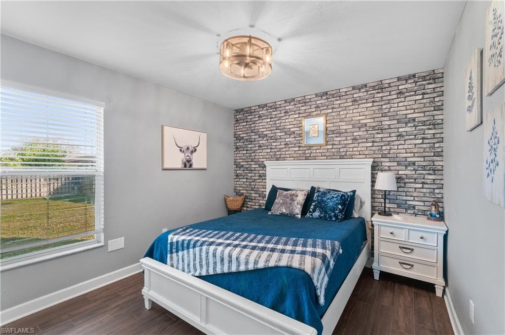 3300 Valencia DR, NAPLES FL 34120-19
