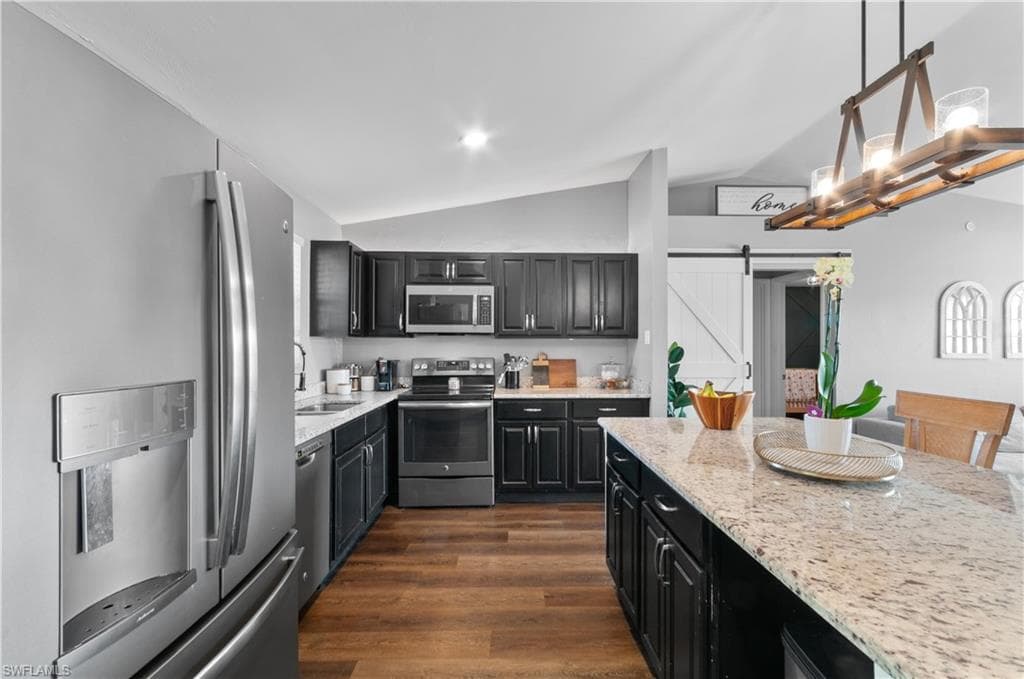 3300 Valencia DR, NAPLES FL 34120-10