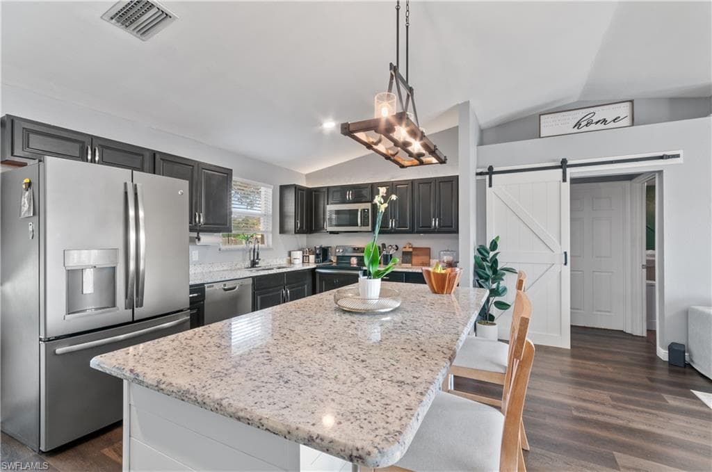 3300 Valencia DR, NAPLES FL 34120-7