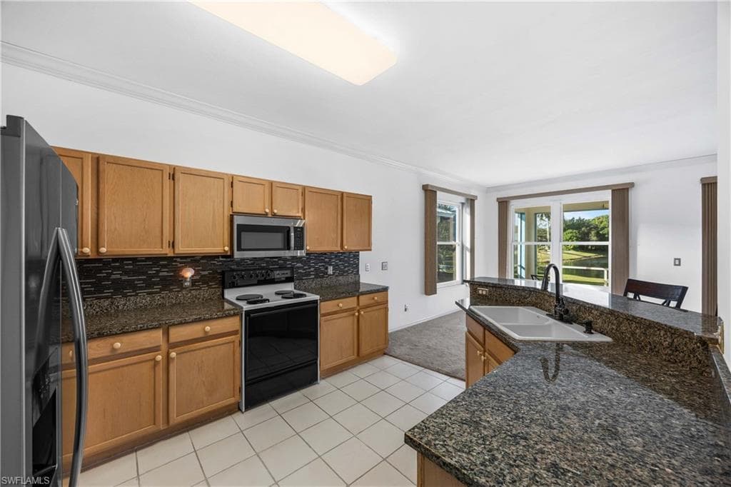 223 Stanhope CIR, NAPLES FL 34104-5
