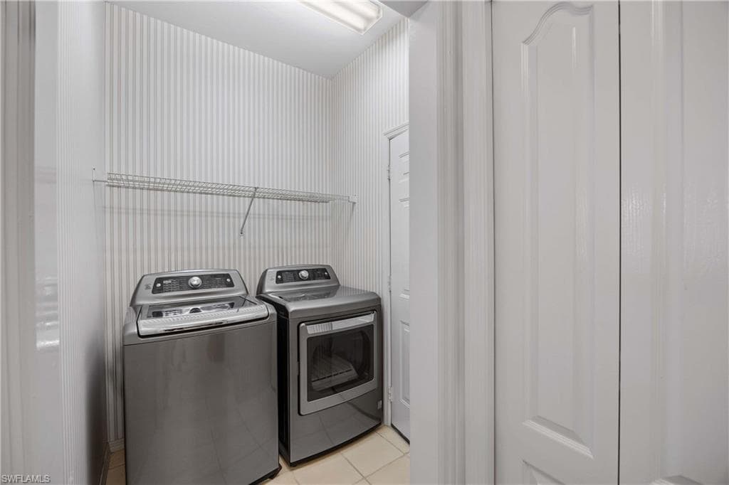 223 Stanhope CIR, NAPLES FL 34104-11
