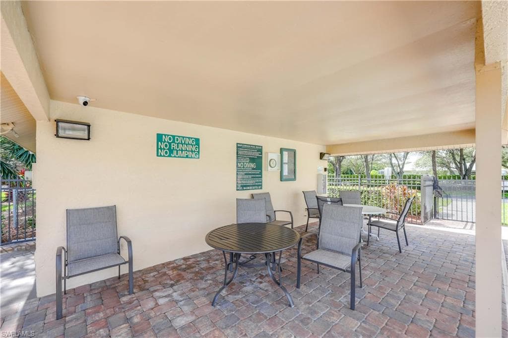 223 Stanhope CIR, NAPLES FL 34104-27