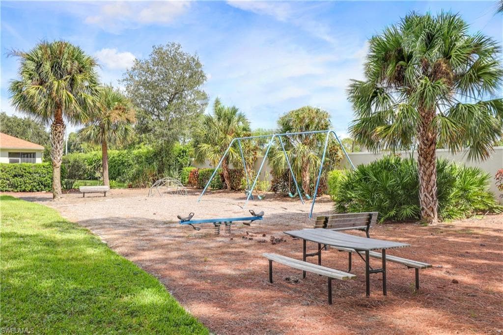 223 Stanhope CIR, NAPLES FL 34104-28