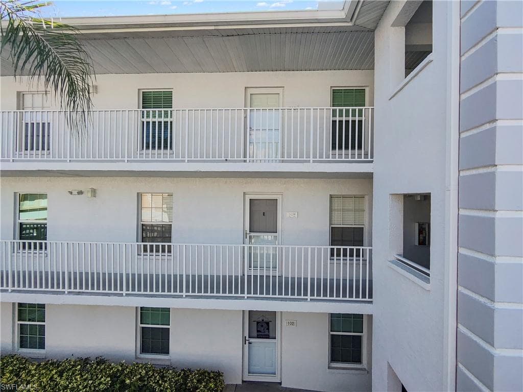 9610 Victoria LN # D202, NAPLES FL 34109-23