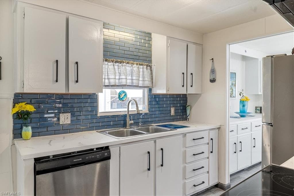 952 Days LN, NORTH FORT MYERS FL 33917-2