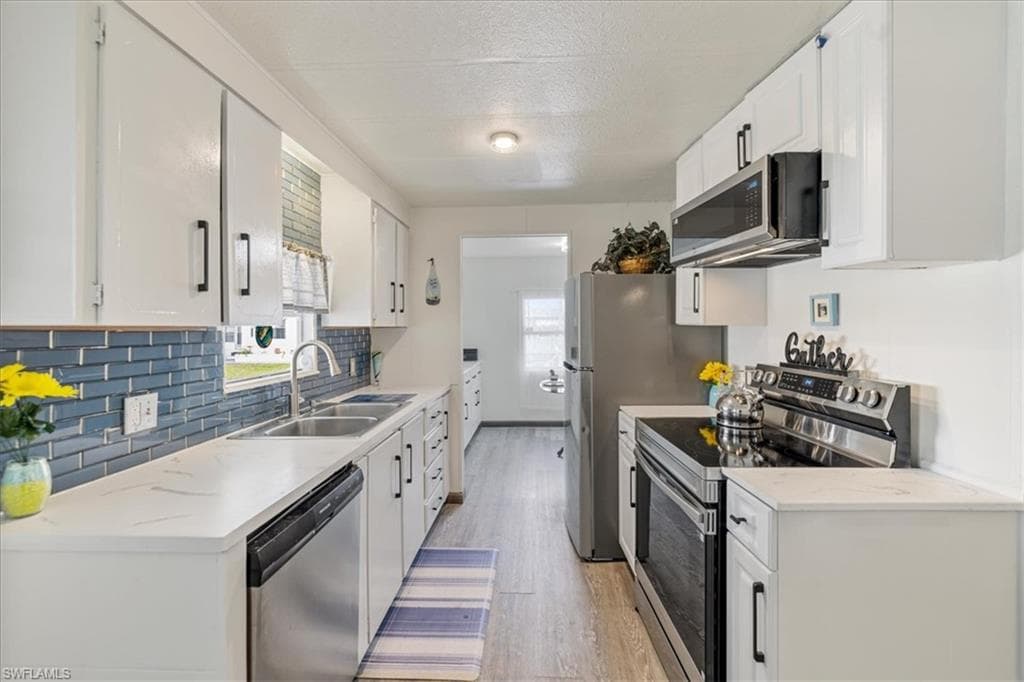 952 Days LN, NORTH FORT MYERS FL 33917-4