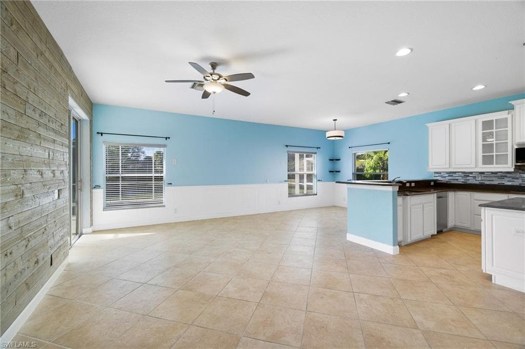 2201 Cape Heather CIR, CAPE CORAL FL 33991-16