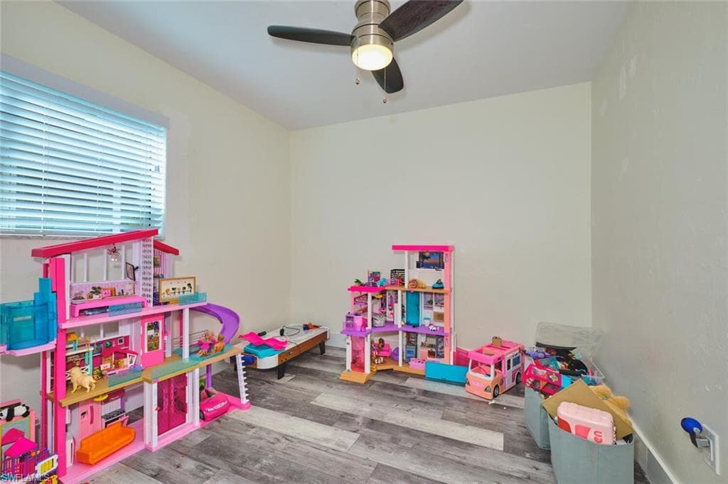 6451 Adelphi CIR-15