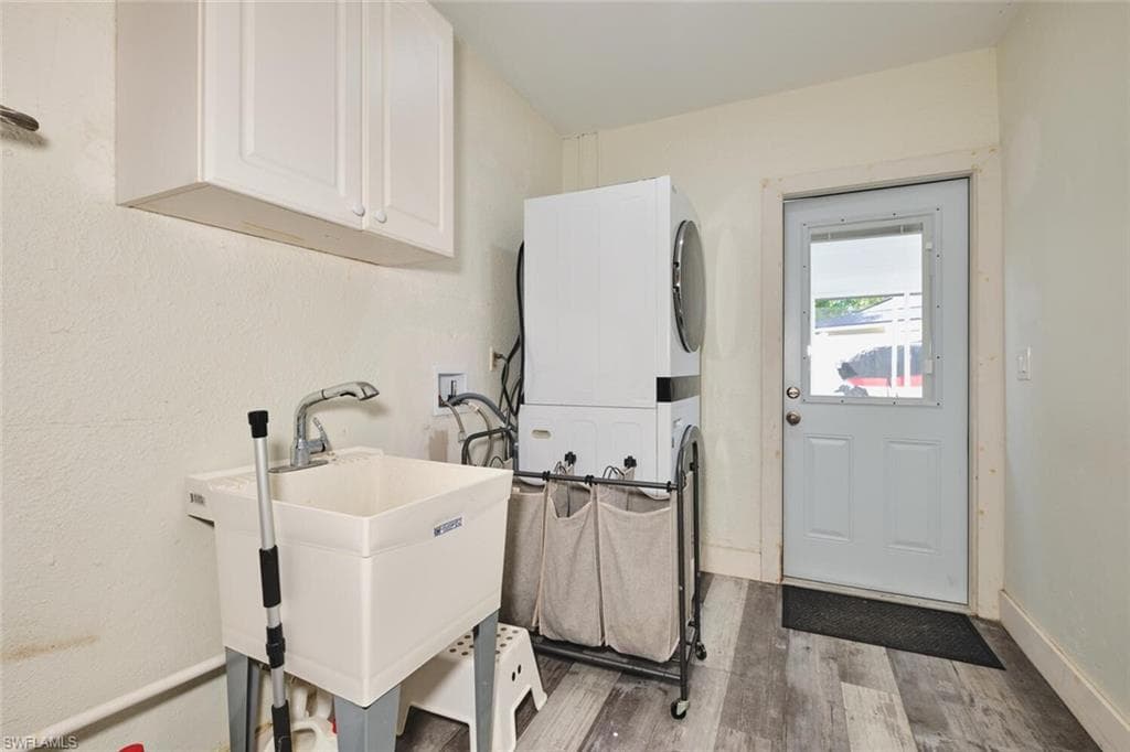 6451 Adelphi CIR-19