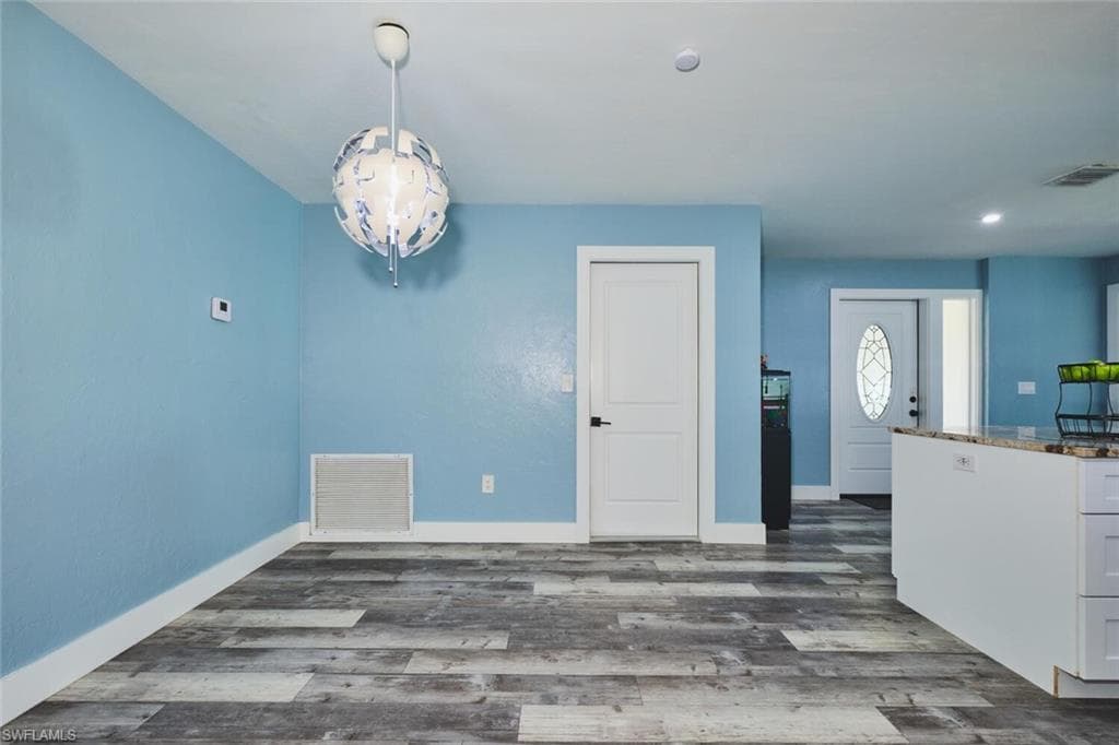 6451 Adelphi CIR-9