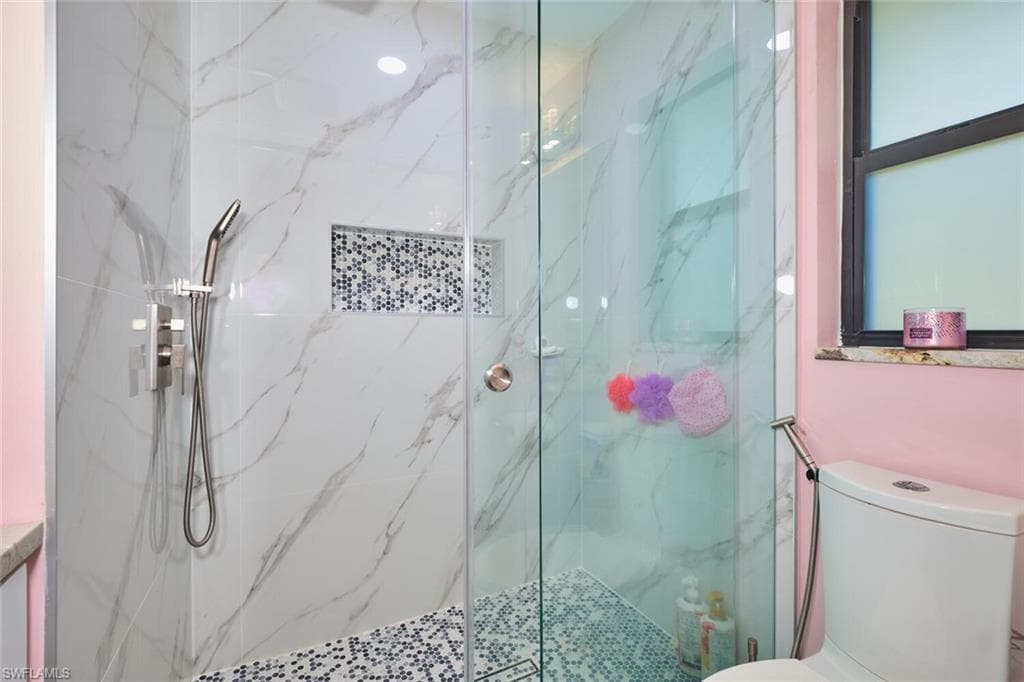 6451 Adelphi CIR-14