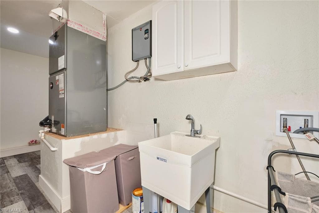 6451 Adelphi CIR-18