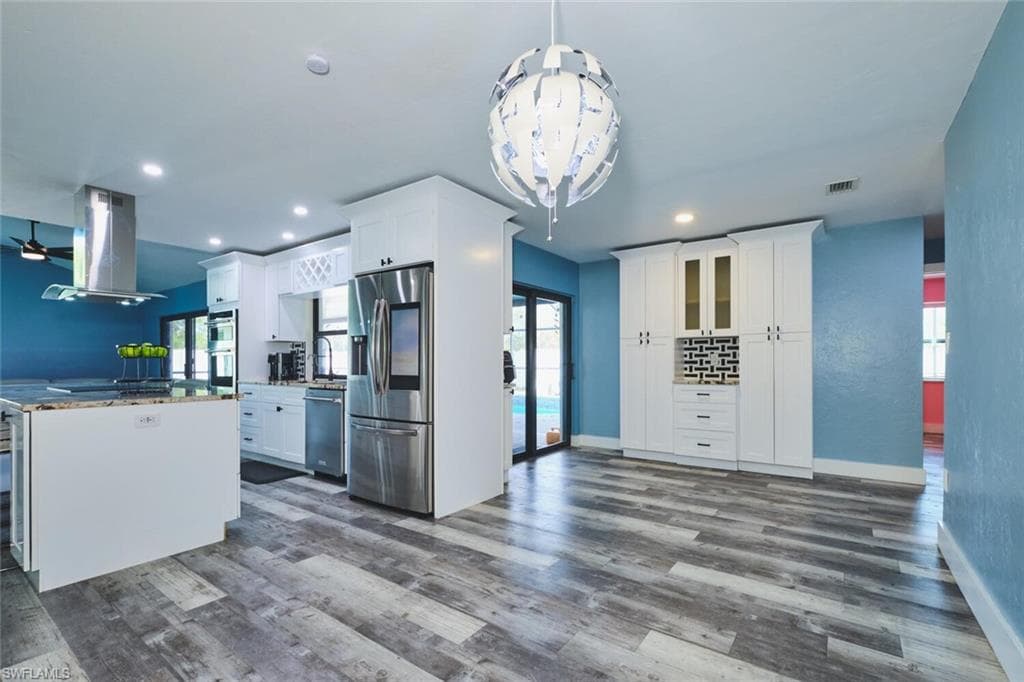 6451 Adelphi CIR-7