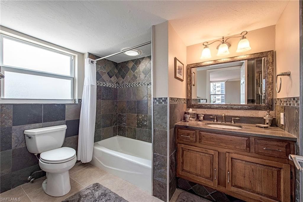 10701 Gulf Shore DR # 502, NAPLES FL 34108-6