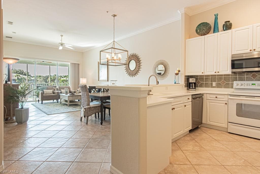 1182 Sweetwater LN # 1807, NAPLES FL 34110-7