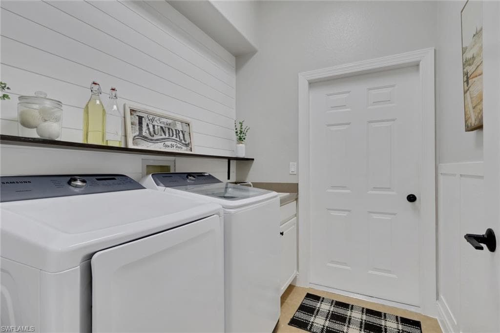 15464 Cortona WAY, NAPLES FL 34120-24