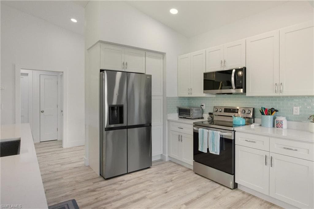 688 Wiggins Lake DR # 201, NAPLES FL 34110-12