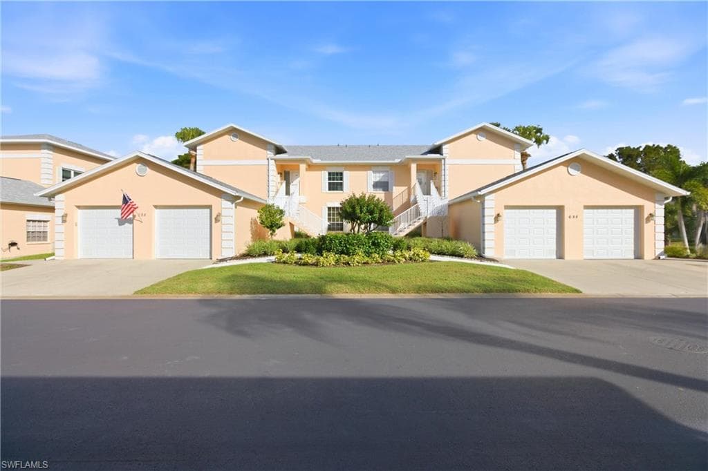 688 Wiggins Lake DR # 201, NAPLES FL 34110-2