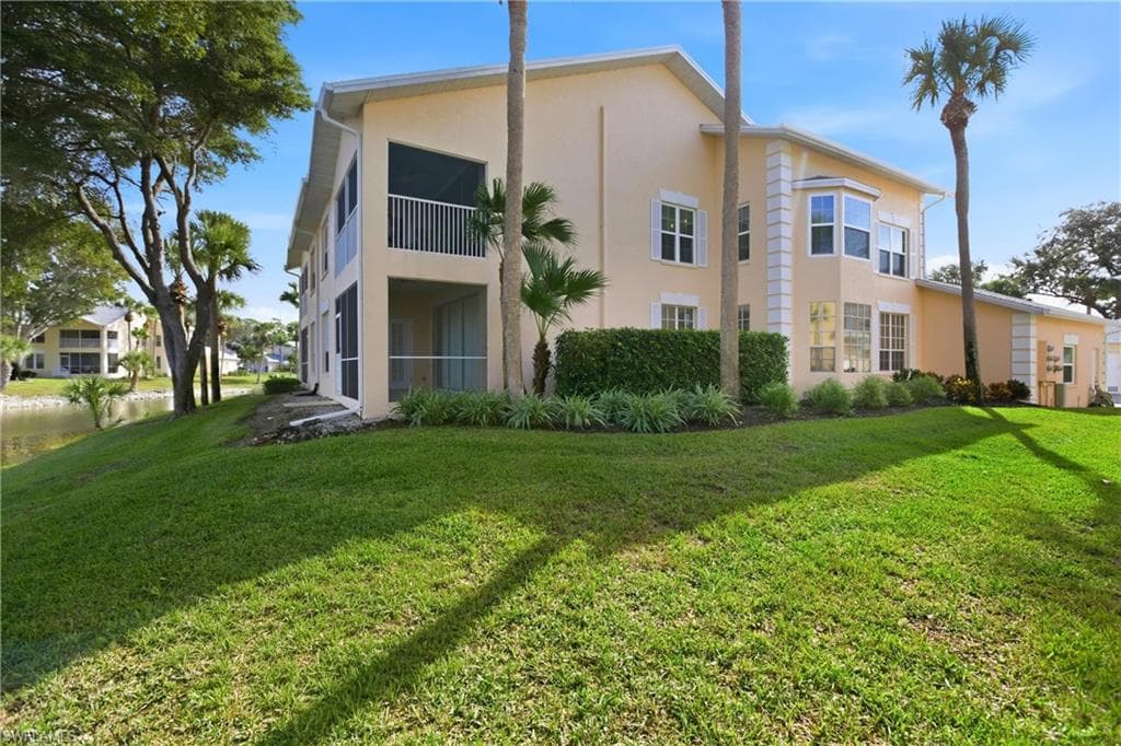 688 Wiggins Lake DR # 201, NAPLES FL 34110-35