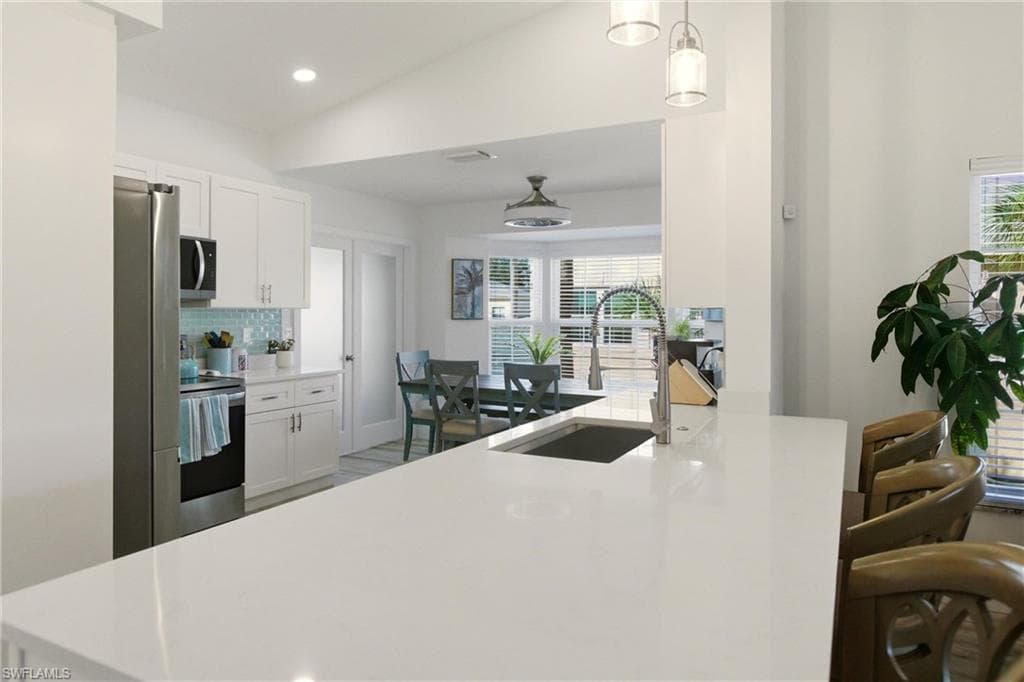 688 Wiggins Lake DR # 201, NAPLES FL 34110-13