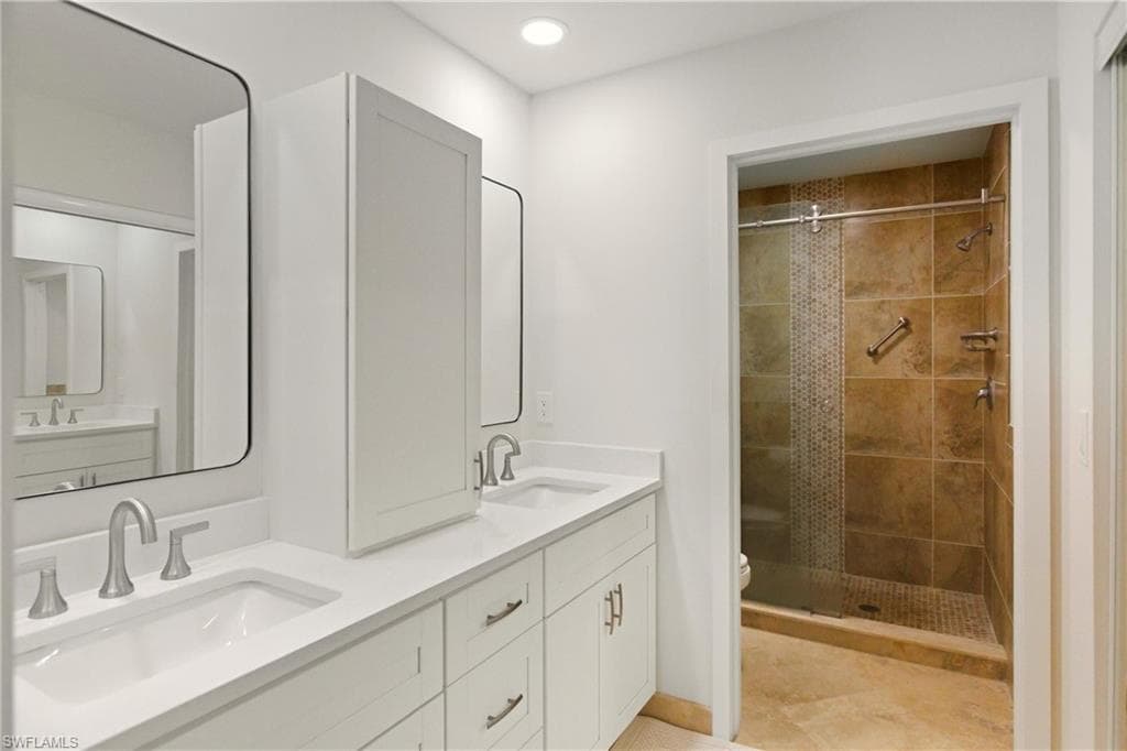 688 Wiggins Lake DR # 201, NAPLES FL 34110-28